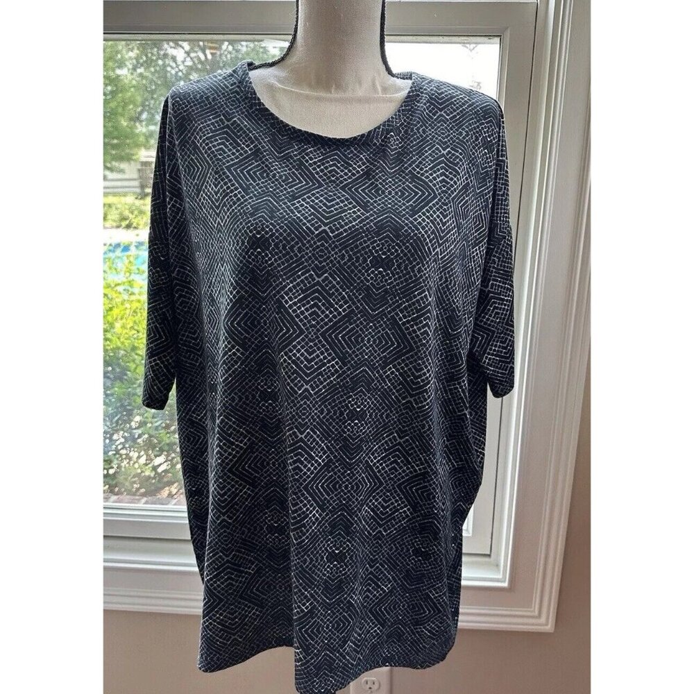 LULAROE Black White Geometric IRMA TUNIC TOP‎ SIZE LARGE
